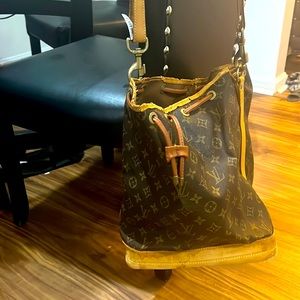 Louis Vuitton oversized tote Authentic bag